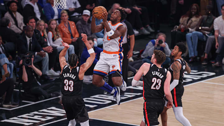 Mar 30, 2025; New York, New York, USA; New York Knicks forward OG Anunoby (8) goes up for a dunk during the first half in front of Portland Trail Blazers center Donovan Clingan (23) and forward Toumani Camara (33) at Madison Square Garden. Mandatory Credit: Vincent Carchietta-Imagn Images Mar 30, 2025; New York, New York, USA; New York Knicks forward OG Anunoby (8) goes up for a dunk during the first half in front of Portland Trail Blazers center Donovan Clingan (23) and forward Toumani Camara (33) at Madison Square Garden. Mandatory Credit: Vincent Carchietta-Imagn Images