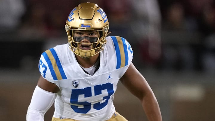  UCLA Bruins linebacker Darius Muasau 