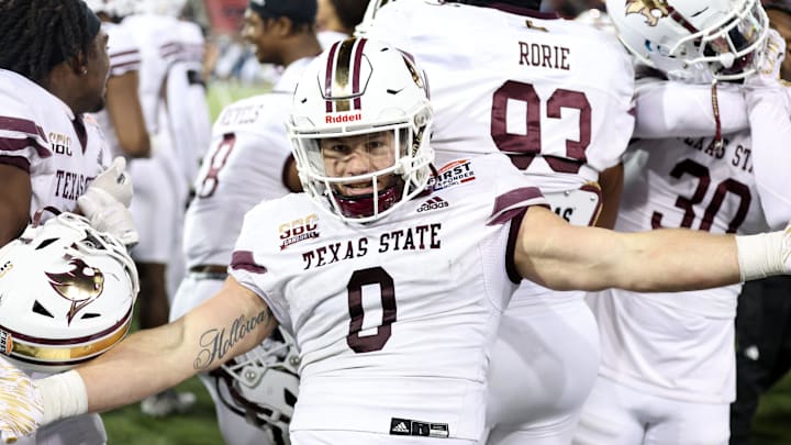 Dec 26, 2023; Dallas, TX, USA; Texas State Bobcats linebacker Brian Holloway (0) reacts on the bench after an interception against the Rice Owls at Gerald J Ford Stadium. Mandatory Credit: Tim Heitman-Imagn Images Dec 26, 2023; Dallas, TX, USA; Texas State Bobcats linebacker Brian Holloway (0) reacts on the bench after an interception against the Rice Owls at Gerald J Ford Stadium. Mandatory Credit: Tim Heitman-Imagn Images
