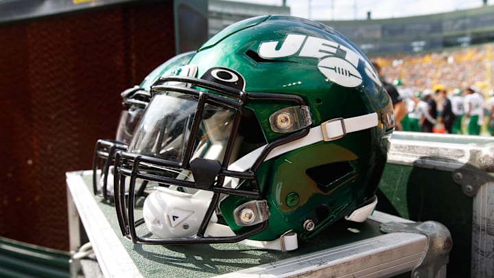 Aug 21, 2021; Green Bay, Wisconsin, USA; New York Jets helmets sit on the sidelines during the game against the Green Bay Packers at Lambeau Field. Mandatory Credit: Jeff Hanisch-Imagn Images Aug 21, 2021; Green Bay, Wisconsin, USA; New York Jets helmets sit on the sidelines during the game against the Green Bay Packers at Lambeau Field. Mandatory Credit: Jeff Hanisch-Imagn Images