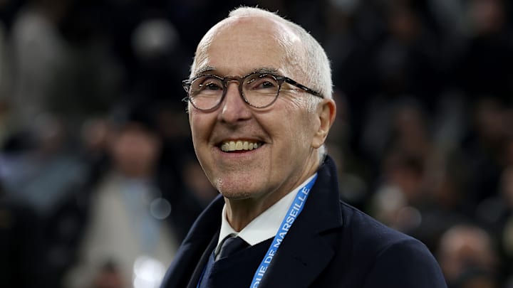 Frank McCourt est le propriétaire de l'OM. Frank McCourt est le propriétaire de l'OM.