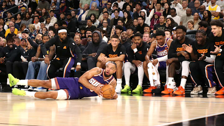 Phoenix Suns v Los Angeles Lakers