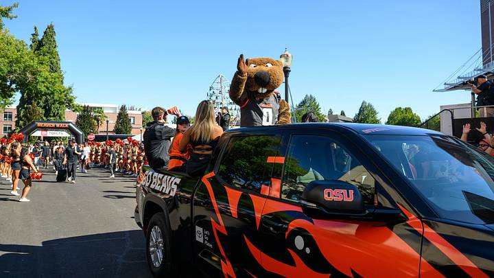 Sep 21, 2024; Corvallis, Oregon, USA; Oregon State Beavers mascot Benny leads the team arrival before a game against the Purdue Boilermakers at Reser Stadium. Mandatory Credit: Craig Strobeck-Imagn Images Sep 21, 2024; Corvallis, Oregon, USA; Oregon State Beavers mascot Benny leads the team arrival before a game against the Purdue Boilermakers at Reser Stadium. Mandatory Credit: Craig Strobeck-Imagn Images