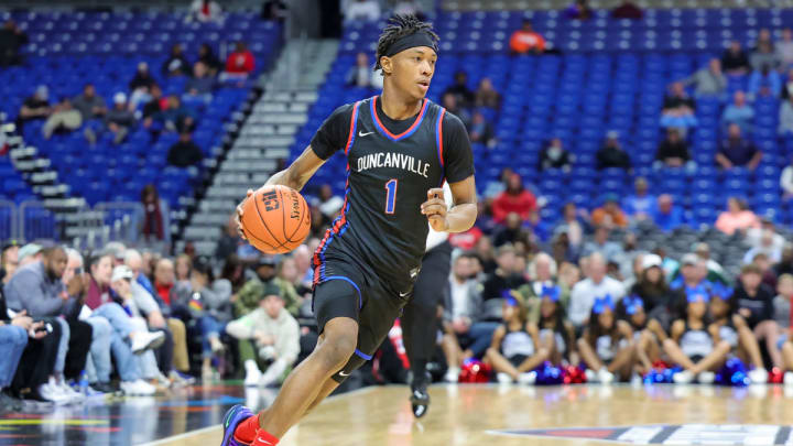 Ron Holland surveys the floor during his junior season at Duncanville High School (Texas) in 2021-22. Holland helped the Panthers win three consecutive UIL state basketball championships — the last of which was stripped by the UIL (to no fault of Holland's).