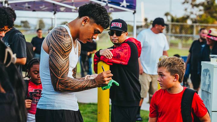 Honor Fa’alave-Johnson signs an autograph for a young fan at his back-to-school giveaway which the Class of 2027 Cathedral Catholic star recently hosted in the San Diego area. Fa'alave-Johnson is a USC commit. Honor Fa’alave-Johnson signs an autograph for a young fan at his back-to-school giveaway which the Class of 2027 Cathedral Catholic star recently hosted in the San Diego area. Fa'alave-Johnson is a USC commit.