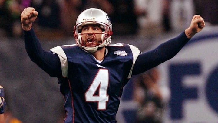 New England Patriots kicker Adam Vinatieri celebra