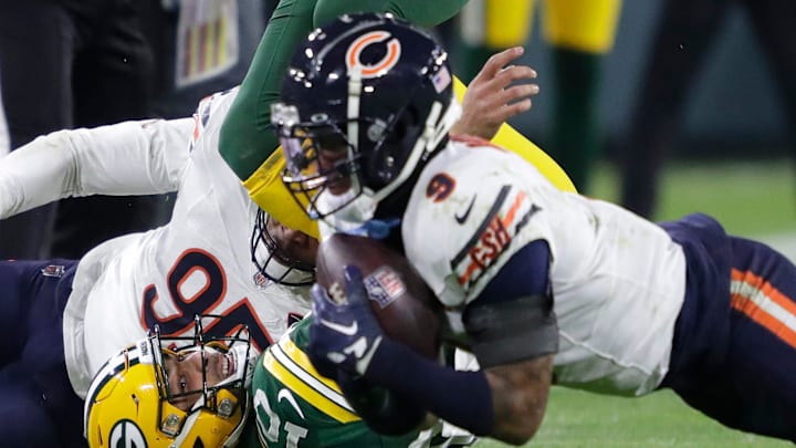 Green Bay Packers quarterback Jordan Love (10) looks on as Chicago Bears safety Jaquan Brisker (9)