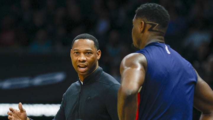 Dec 15, 2023; Charlotte, North Carolina, USA; New Orleans Pelicans head coach Willie Green, left, talks to New Orleans Pelicans forward Zion Williamson (1) as the Pelicans play the Charlotte Hornets during the first quarter at Spectrum Center. Mandatory Credit: Nell Redmond-Imagn Images Dec 15, 2023; Charlotte, North Carolina, USA; New Orleans Pelicans head coach Willie Green, left, talks to New Orleans Pelicans forward Zion Williamson (1) as the Pelicans play the Charlotte Hornets during the first quarter at Spectrum Center. Mandatory Credit: Nell Redmond-Imagn Images
