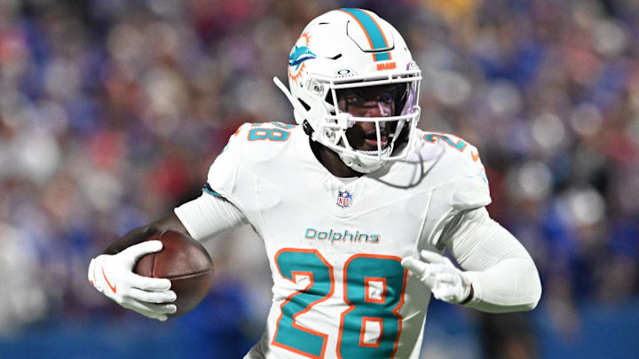 Miami Dolphins running back De'von Achane (28) runs against the Buffalo Bills in the first half at Highmark Stadium. 