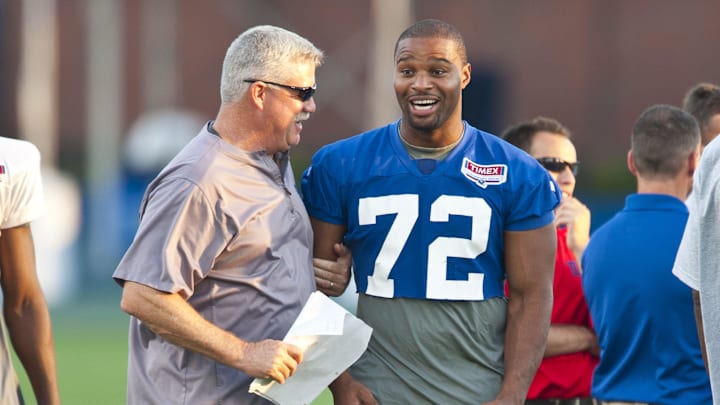 Offensive coordinator Kevin Gilbride with New York Giants defensive end Osi Umenyiora (72) New York Giants Camp at the Timex Center.

2420232e 00006
