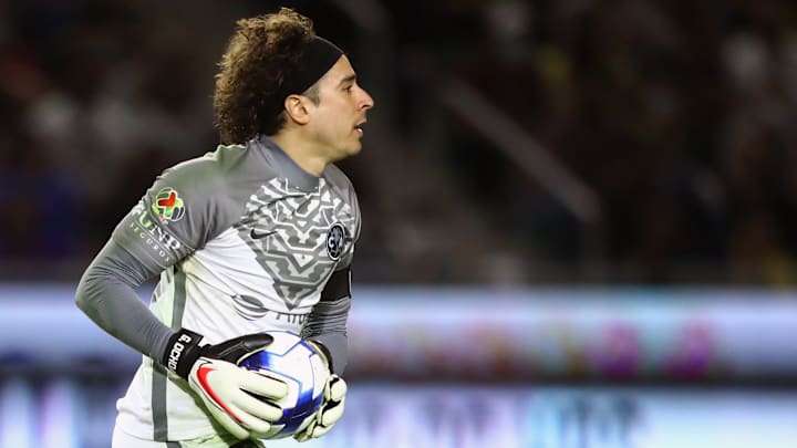 Guillermo Ochoa es el capitán del América y titular indiscutible bajo los tres postes.