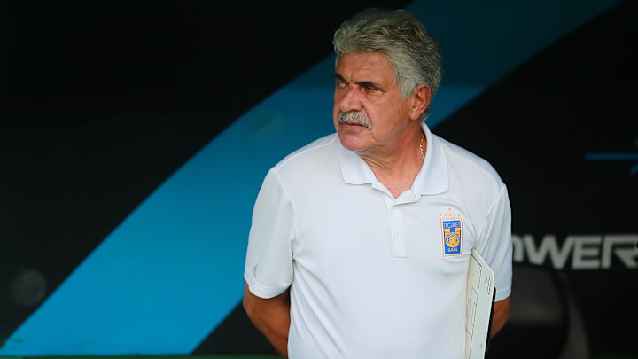 Ricardo Ferretti espera repetir con Cruz Azul las glorias que vivió con Pumas, Chivas y Tigres desde el banquillo. Ricardo Ferretti espera repetir con Cruz Azul las glorias que vivió con Pumas, Chivas y Tigres desde el banquillo.
