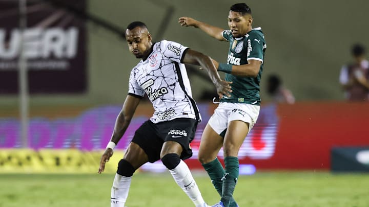 Com potencial de grandes mudanças na tabela, Dérbi deste sábado terá arquirrivais em momentos diferentes 