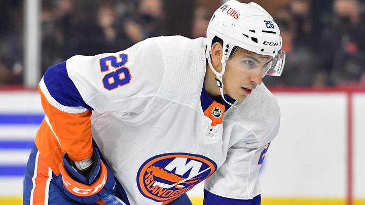 Sep 28, 2021; Philadelphia, Pennsylvania, USA; New York Islanders left wing Michael Dal Colle (28) against the Philadelphia Flyers at Wells Fargo Center. Mandatory Credit: Eric Hartline-Imagn Images Sep 28, 2021; Philadelphia, Pennsylvania, USA; New York Islanders left wing Michael Dal Colle (28) against the Philadelphia Flyers at Wells Fargo Center. Mandatory Credit: Eric Hartline-Imagn Images