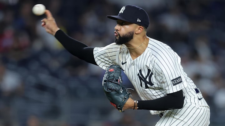 Sep 25, 2025; Bronx, New York, USA; New York Yankees relief pitcher Devin Williams (38) pitches against the Chicago White Sox during the eighth inning at Yankee Stadium. Mandatory Credit: Brad Penner-Imagn Images Sep 25, 2025; Bronx, New York, USA; New York Yankees relief pitcher Devin Williams (38) pitches against the Chicago White Sox during the eighth inning at Yankee Stadium. Mandatory Credit: Brad Penner-Imagn Images