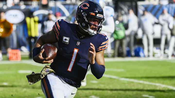 Chicago Bears quarterback Justin Fields (1) 
