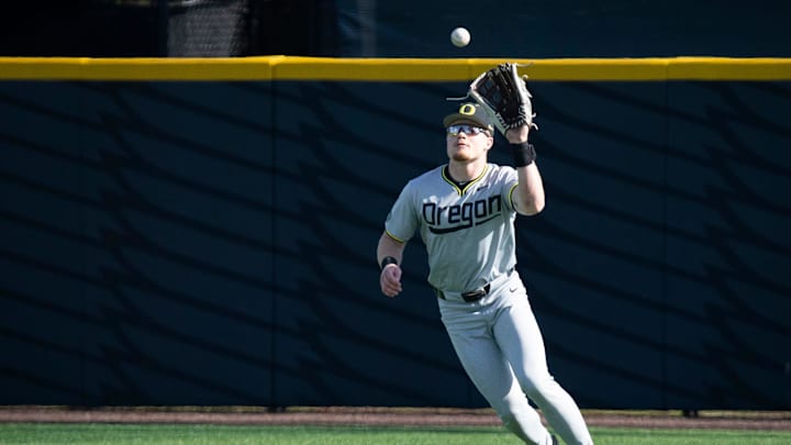 Oregon outfielder Bryce Boettcher makes a catch.