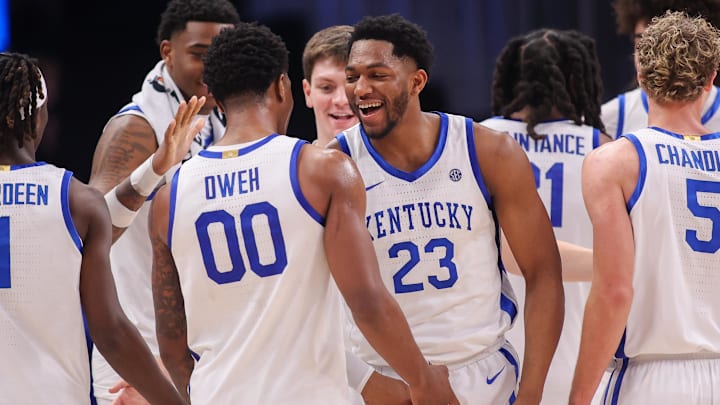 Dec 20, 2025; Atlanta, Georgia, USA; Kentucky Wildcats guard Otega Oweh (00) reacts with forward Mouhamed Dioubate (23) during a timeout against the St. John Red Storm in the second half at State Farm Arena. Mandatory Credit: Brett Davis-Imagn Images
