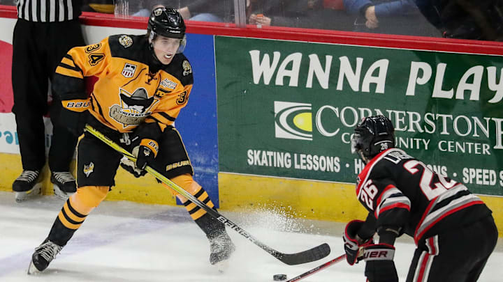Green Bay Gamblers forward Will Zellers (34) skates with the puck against the Waterloo Black Hawks on Saturday, January 25, 2025, at the Resch Center in Ashwaubenon, Wis. Waterloo won the game, 6-3.
Tork Mason/USA TODAY NETWORK-Wisconsin