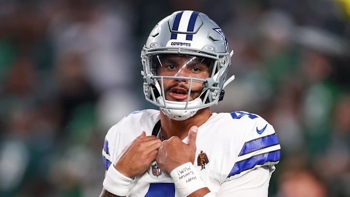 Dallas Cowboys quarterback Dak Prescott warmups prior to the game against the Philadelphia Eagles at Lincoln Financial Field.