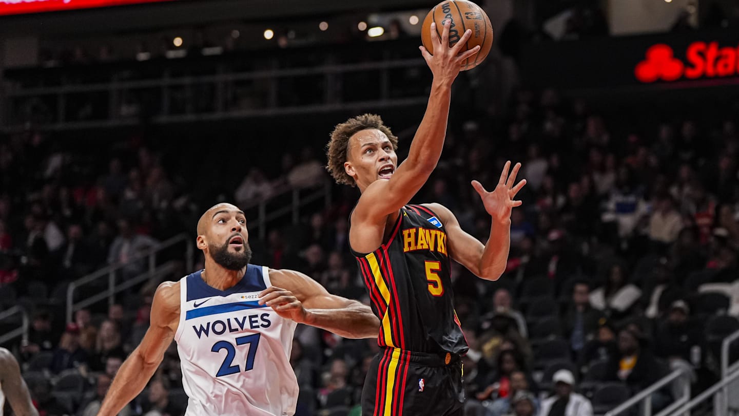 Sleepy Wolves blasted by Hawks in NYE matinee despite Edwards' big game