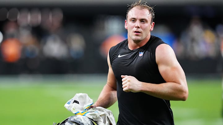 Jan 5, 2025; Paradise, Nevada, USA; Las Vegas Raiders tight end Brock Bowers (89) jogs off the field after the Raiders were defeated by the Los Angeles Chargers 34-20 at Allegiant Stadium. Mandatory Credit: Stephen R. Sylvanie-Imagn Images Jan 5, 2025; Paradise, Nevada, USA; Las Vegas Raiders tight end Brock Bowers (89) jogs off the field after the Raiders were defeated by the Los Angeles Chargers 34-20 at Allegiant Stadium. Mandatory Credit: Stephen R. Sylvanie-Imagn Images