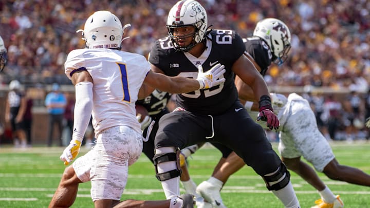 Sep 10, 2022; Minneapolis, Minnesota, USA; Minnesota Golden Gophers offensive lineman Aireontae Ersery (69) blocks Western Illinois Leathernecks defensive back JJ Ross (1) in the second quarter at Huntington Bank Stadium. Mandatory Credit: Matt Blewett-Imagn Images Sep 10, 2022; Minneapolis, Minnesota, USA; Minnesota Golden Gophers offensive lineman Aireontae Ersery (69) blocks Western Illinois Leathernecks defensive back JJ Ross (1) in the second quarter at Huntington Bank Stadium. Mandatory Credit: Matt Blewett-Imagn Images