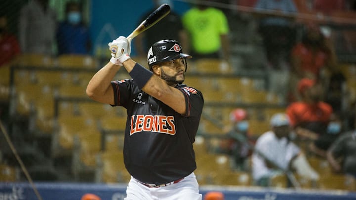 Albert Pujols volvió a aportar en Leones del Escogido