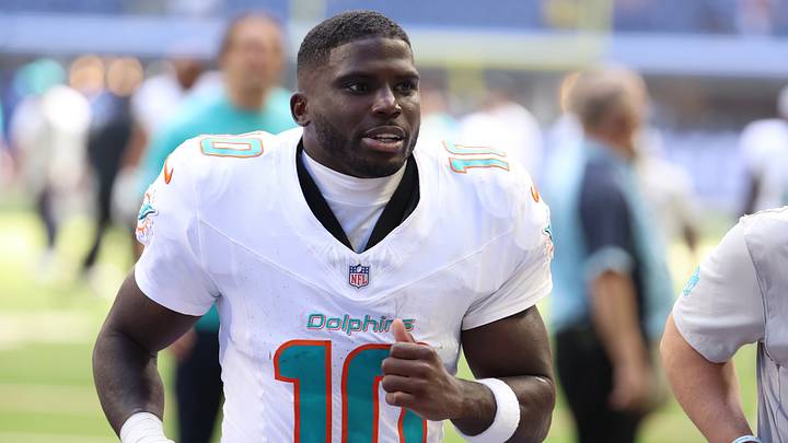 Sep 7, 2025; Indianapolis, Indiana, USA; Miami Dolphins wide receiver Tyreek Hill (10) leaves the field after losing to the Indianapolis Colts at Lucas Oil Stadium. Mandatory Credit: Trevor Ruszkowski-Imagn Images Sep 7, 2025; Indianapolis, Indiana, USA; Miami Dolphins wide receiver Tyreek Hill (10) leaves the field after losing to the Indianapolis Colts at Lucas Oil Stadium. Mandatory Credit: Trevor Ruszkowski-Imagn Images