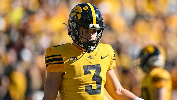 Iowa Hawkeyes defensive back Cooper DeJean