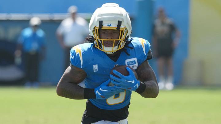 Los Angeles Chargers running back Omarion Hampton (8) carries the ball during joint practice against the San Francisco 49ers at The Bolt. Mandatory Credit: Kirby Lee-Imagn Images