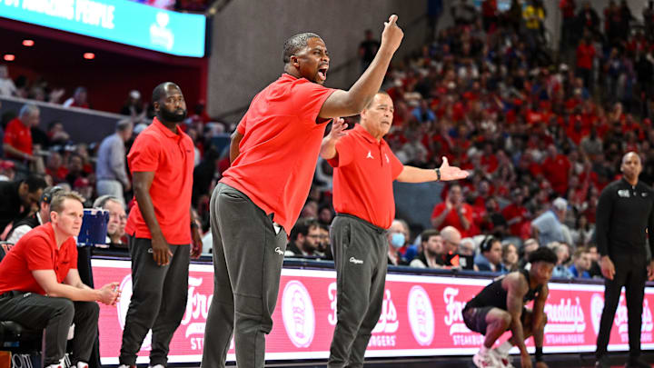 Houston Cougars assistant coach Quannas White reacts during the second half against the Memphis Tigers at Fertitta Center. 