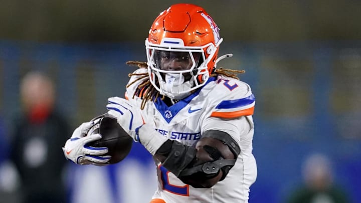 Nov 16, 2024; San Jose, California, USA; Boise State Broncos running back Ashton Jeanty (2) runs the ball against the San Jose State Spartans in the fourth quarter at CEFCU Stadium