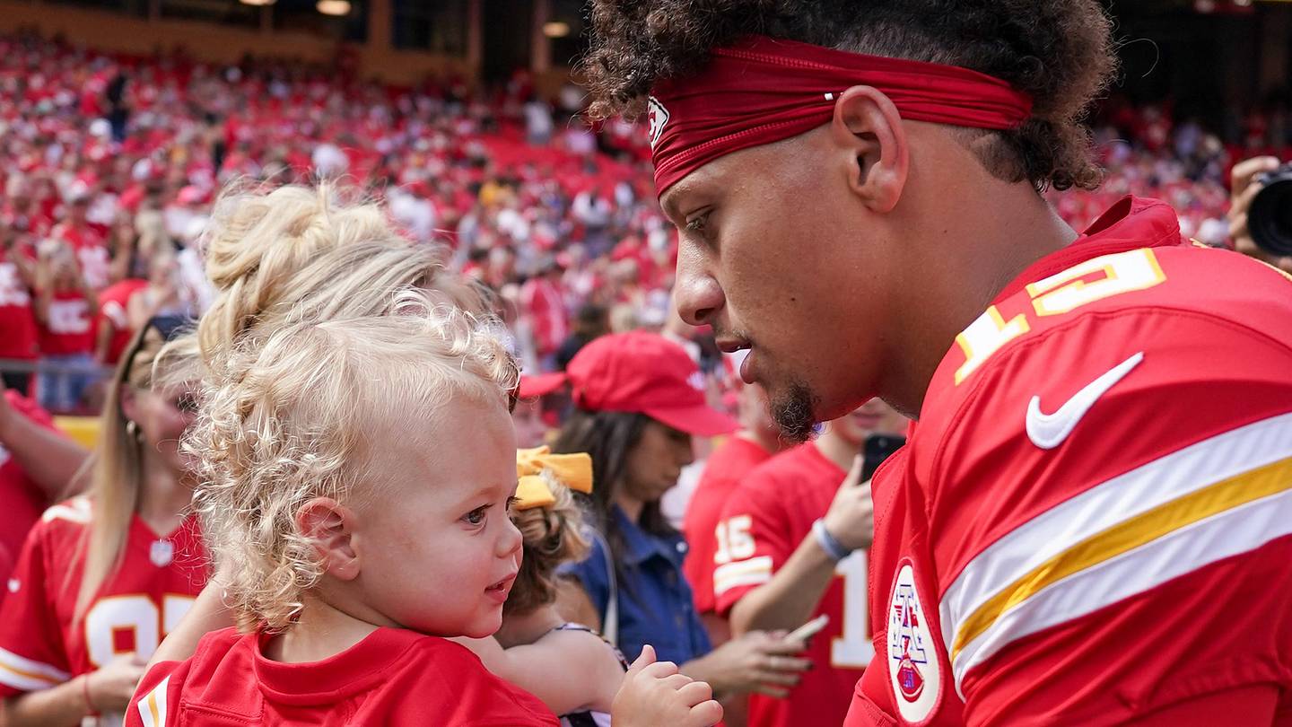 Patrick Mahomes' Son Enchanted by Taylor Swift at Chiefs Contract Signing