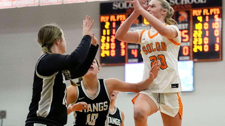 Solon’s Tenley Levin (23) shoots the basketball against multiple Mount Vernon defenders Dec. 16, 2025 in Solon, Iowa.