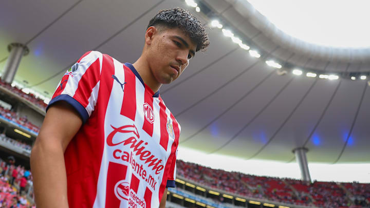 Erick Gutiérrez salió de cambio por posible lesión