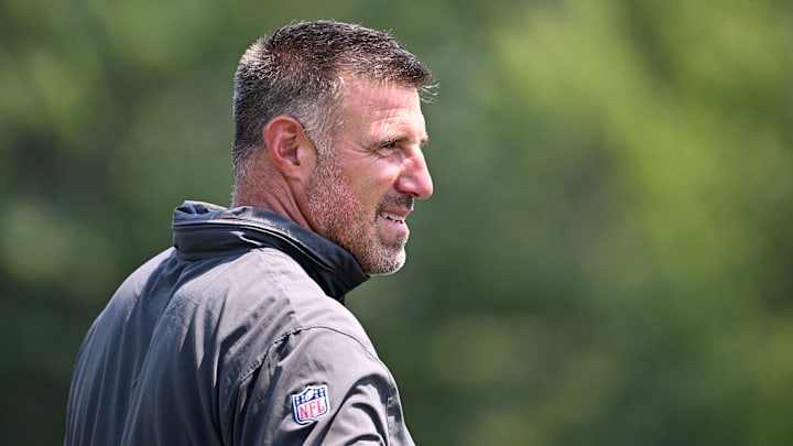Aug 4, 2024; Cleveland Browns advisor Mike Vrabel during practice at the Browns training facility in Berea, Ohio. Mandatory Credit: Bob Donnan-Imagn Images
