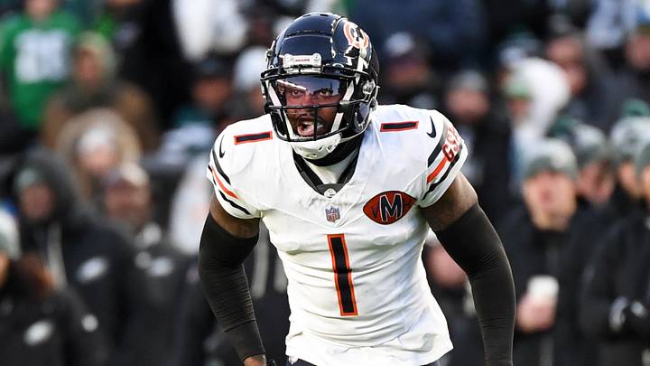 Nov 28, 2025; Philadelphia, Pennsylvania, USA; Chicago Bears cornerback Jaylon Johnson (1) lines up for a play against the Philadelphia Eagles during the second quarter of the game at Lincoln Financial Field. Mandatory Credit: Eric Hartline-Imagn Images