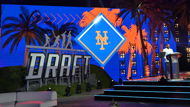 Jul 17, 2022; Los Angeles, CA, USA; Former MLB player Rajai Davis announces Blade Tidwell as the 52nd pick of the New York Mets during the MLB draft at XBox Plaza at LA Live. Mandatory Credit: Jayne Kamin-Oncea-Imagn Images Jul 17, 2022; Los Angeles, CA, USA; Former MLB player Rajai Davis announces Blade Tidwell as the 52nd pick of the New York Mets during the MLB draft at XBox Plaza at LA Live. Mandatory Credit: Jayne Kamin-Oncea-Imagn Images