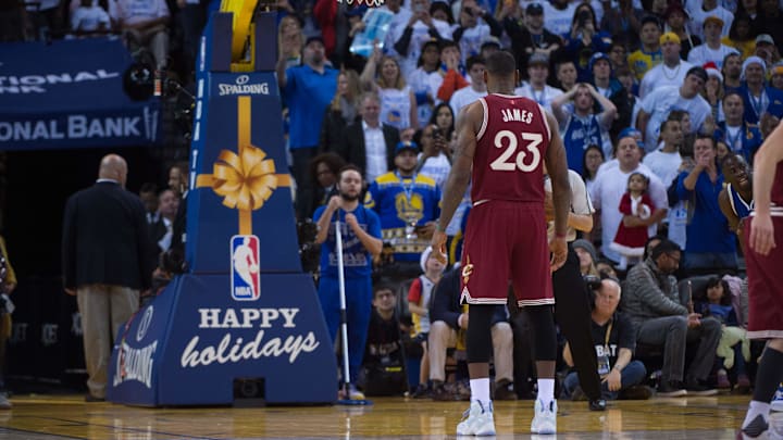 December 25, 2015; Oakland, CA, USA; Cleveland Cavaliers forward LeBron James (23) prepares to shoot a free throw