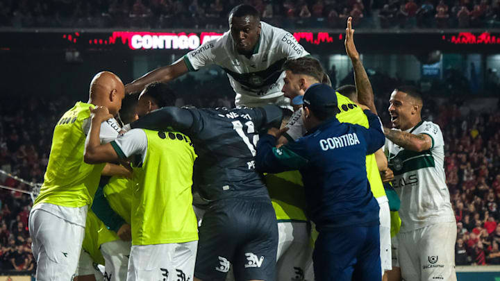 Coritiba é o vice-líder da Série B