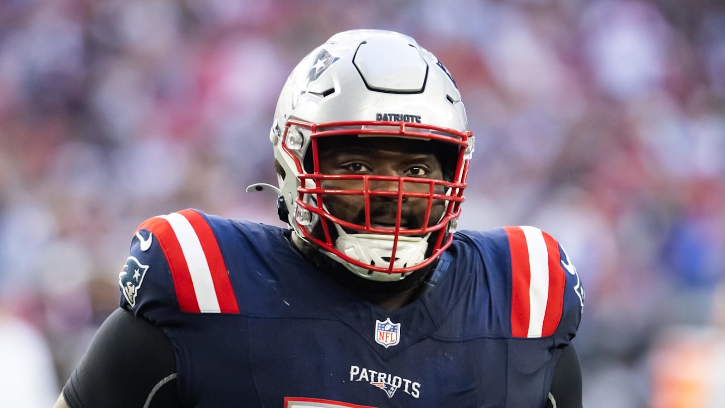 Mike Onwenu is doing what no one else on the Patriots offense can right now