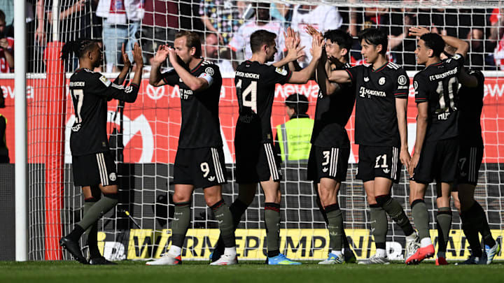 Bayern Munich players celebrating 4-3 win against Mainz.