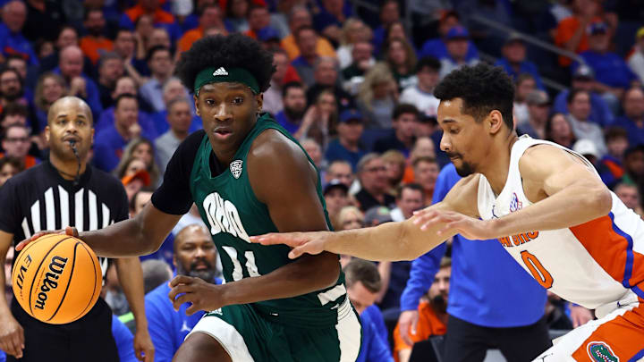 Dec 14, 2022; Tampa, Florida, USA; Ohio Bobcats guard AJ Brown (24) drives to the basket as Florida Gators guard Myreon Jones (0) defends during the first half at Amalie Arena. Mandatory Credit: Kim Klement-Imagn Images Dec 14, 2022; Tampa, Florida, USA; Ohio Bobcats guard AJ Brown (24) drives to the basket as Florida Gators guard Myreon Jones (0) defends during the first half at Amalie Arena. Mandatory Credit: Kim Klement-Imagn Images