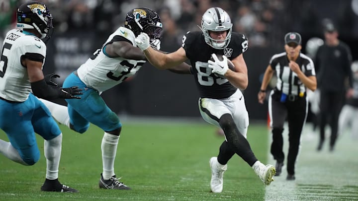 Both the Jaguars and Raiders loom as potential obstacles to the Bears if they want Ashton Jeanty, according to a recent mock.