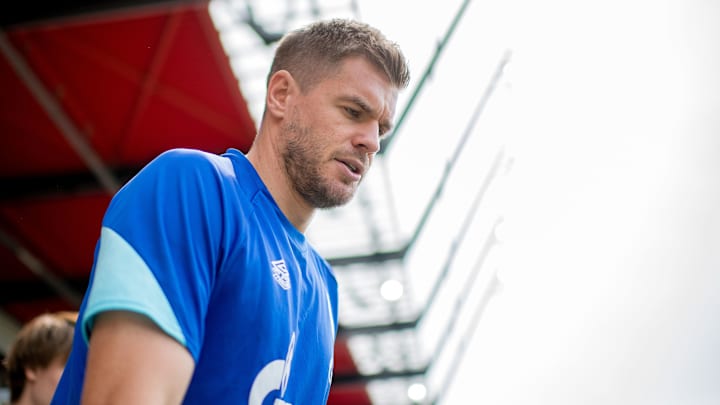 Simon Terodde steht bei S04 nicht mehr alleine im Fokus