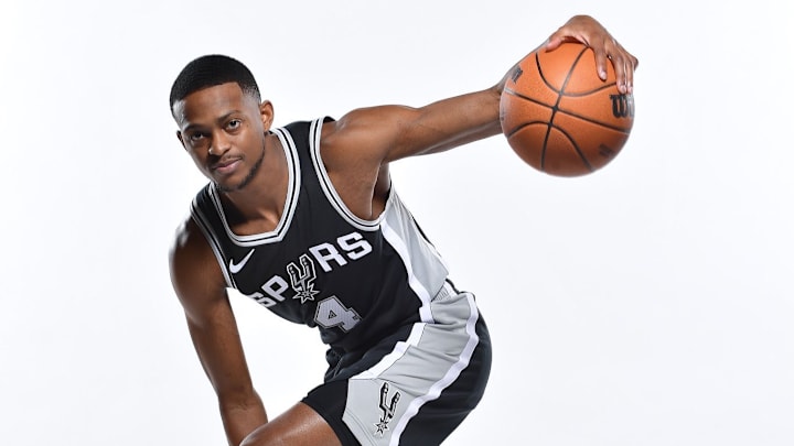 Feb 3, 2025; San Antonio, Texas, USA; San Antonio Spurs point guard De'Aaron Fox (4) poses for his introductory photo shoot with the team. Feb 3, 2025; San Antonio, Texas, USA; San Antonio Spurs point guard De'Aaron Fox (4) poses for his introductory photo shoot with the team.