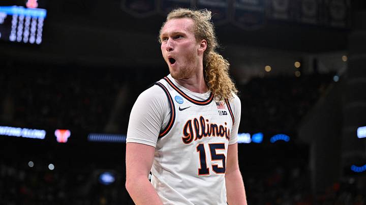 Mar 28, 2026; Houston, TX, USA; Illinois Fighting Illini forward Jake Davis (15) reacts in the second half against the Iowa Hawkeyes during an Elite Eight game of the South Regional of the men's 2026 NCAA Tournament at Toyota Center. Mandatory Credit: Maria Lysaker-Imagn Images