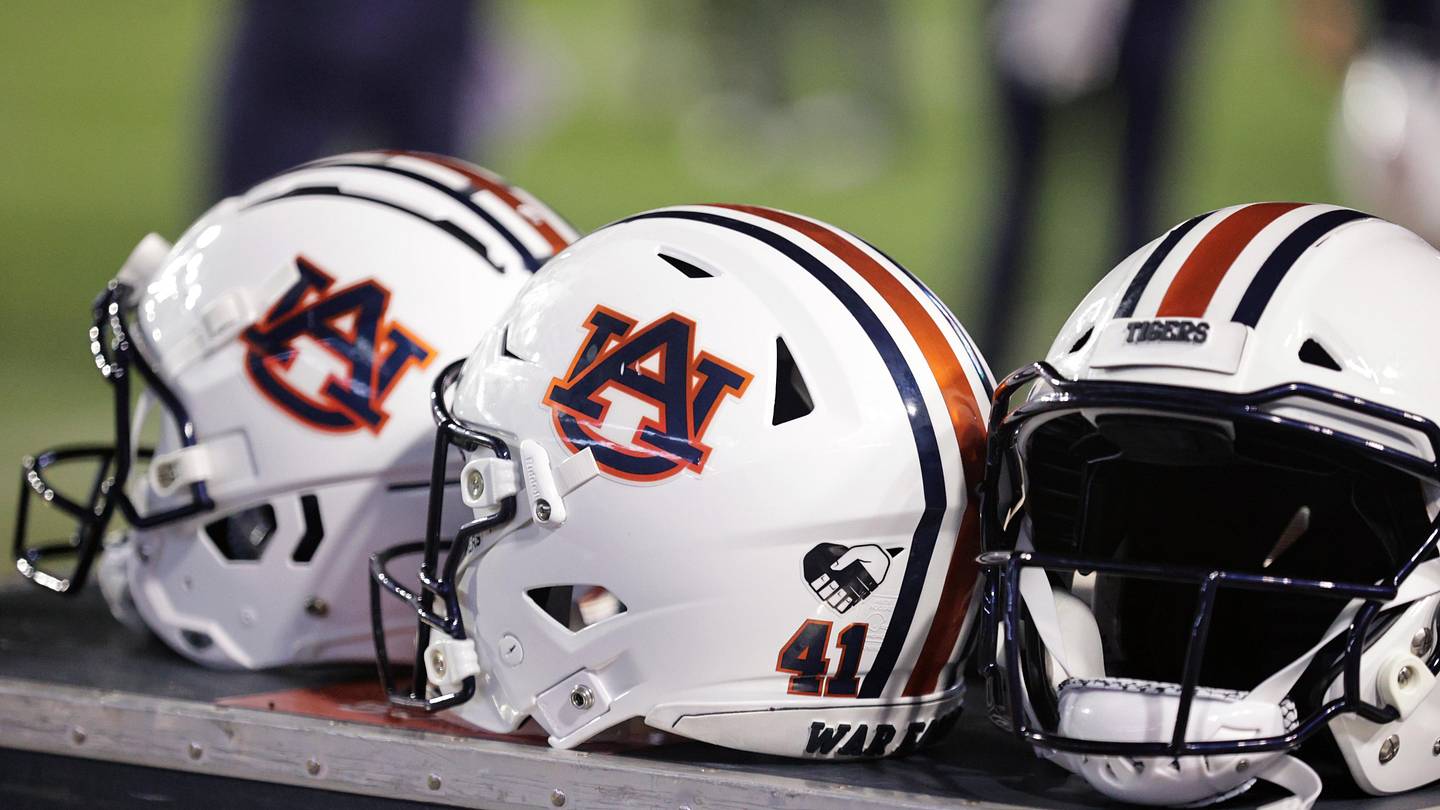 Why Auburn Stands Out to OL Recruit with Michigan, Vanderbilt Offers