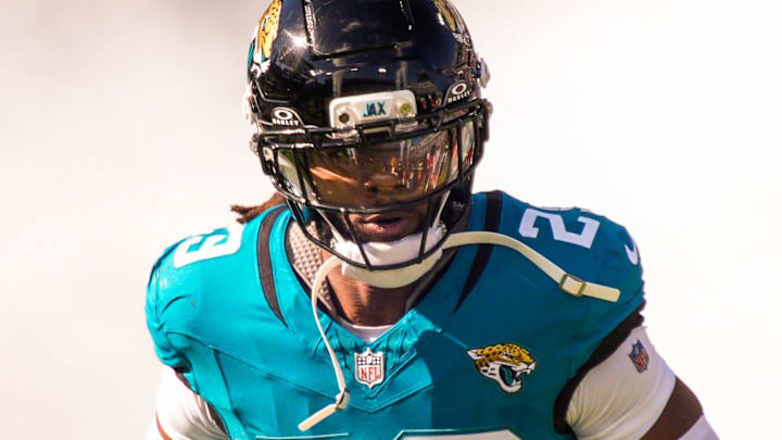 Jacksonville Jaguars safety Eric Murray (29) enters the stadium before an NFL football game at EverBank Stadium, Sunday, Dec. 14, 2025, in Jacksonville, Fla. [Doug Engle/Florida Times-Union]
